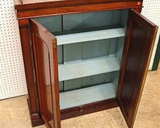 Lot: 515 - ANTIQUE Edwardian petite 2 door mahogany bookcase
ANTIQUE Edwardian petite 2 door mahogany bookcase with gallery