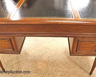 Lot: 516 - VINTAGE walnut leather top desk in the manner of
VINTAGE walnut leather top desk in the manner of Baker Furniture