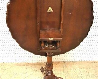 Lot: 517 - QUALITY SOLID mahogany tilt top carved birdcage
QUALITY SOLID mahogany tilt top carved birdcage base pie crust table