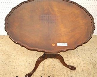 Lot: 517 - QUALITY SOLID mahogany tilt top carved birdcage
QUALITY SOLID mahogany tilt top carved birdcage base pie crust table