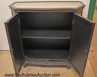 Lot: 523 - Painted frame 2 door decorative mirrored
Painted frame 2 door decorative mirrored contemporary credenza