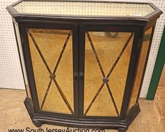 Lot: 523 - Painted frame 2 door decorative mirrored
Painted frame 2 door decorative mirrored contemporary credenza