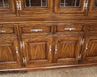 Lot 563
2pc Thomasville country oak leaded glass 4 door china cabinet (base of china has a nice clean finished top)