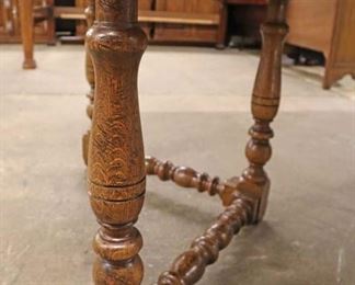 Lot 565
Thomasville Furniture country oak parquet top dining room table with (2) 16" leaves