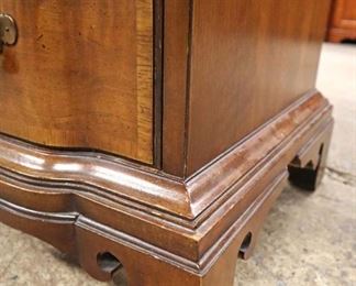 Lot 586
Thomasville Furniture 3 drawer mahogany banded queen anne bachelor chest