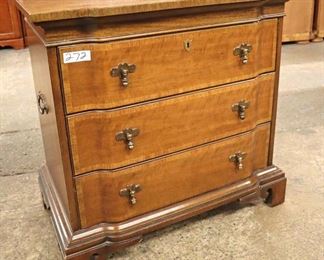 Lot 586
Thomasville Furniture 3 drawer mahogany banded queen anne bachelor chest