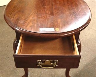 Lot 592
Pennsylvania House Furniture queen anne mahogany oval lamp table