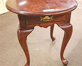 Lot 592
Pennsylvania House Furniture queen anne mahogany oval lamp table