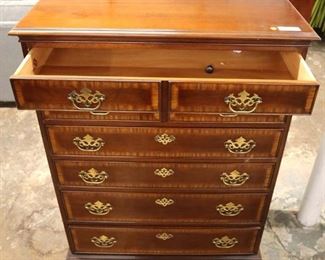 Lot 594
NICE Drexel Furniture 6 drawer bracket foot mahogany banded high chest