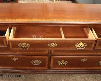 Lot 595
NICE Drexel Furniture 7 drawer bracket foot mahogany banded low chest