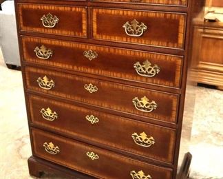 Lot 594
NICE Drexel Furniture 6 drawer bracket foot mahogany banded high chest