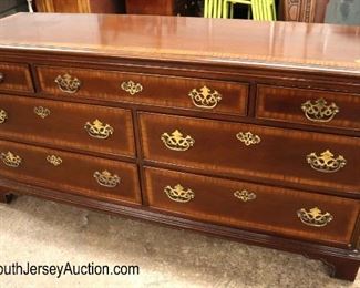 Lot 595
NICE Drexel Furniture 7 drawer bracket foot mahogany banded low chest