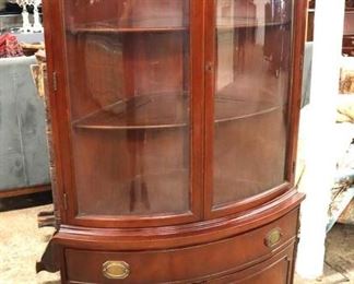 Lot 596
VINTAGE Morganton Furniture 2 door bow front mahogany corner china cabinet
