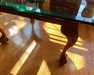 Closer view of the beveled edge glass top