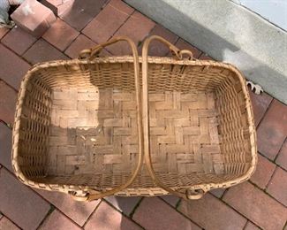 Basket Lot #1       Great antique basket                         125.00                                          7"H x 24"L x 14 1/2"W