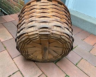 Basket lot #10        antique round splint                        85.00 10"h x 14" diameter
