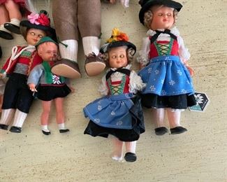 Lot of vintage travel dolls                                                      85.00