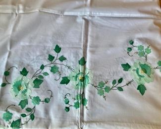 Vintage appliqué oval tablecloth New with tags  125.00              includes 12 napkins      never used   72" x 144"