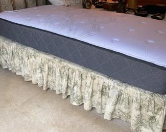 Sealy twin mattress on Serta adjustable base      300.00