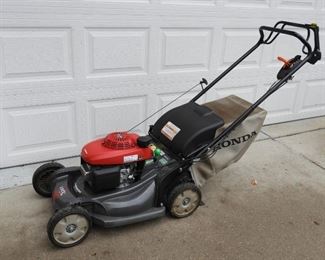 HONDA 22 inch wide Variable Speed Self Propelled mower