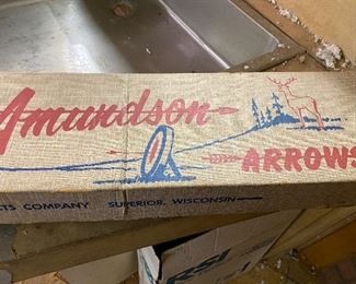 Vintage Amundson Arrows/Box