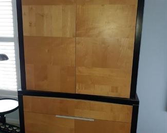 Buy it now $200
MASTER BED ROOM- Dania
Armoire W/2 doors and 3 drawers 47” x25’ x 77”
Maple @ Venge w/metal legs
&nbsp;
