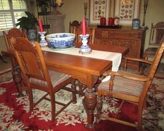 ANTIQUE OAK TABLE WITH END PULL OUTS AND 6 CHAIRS