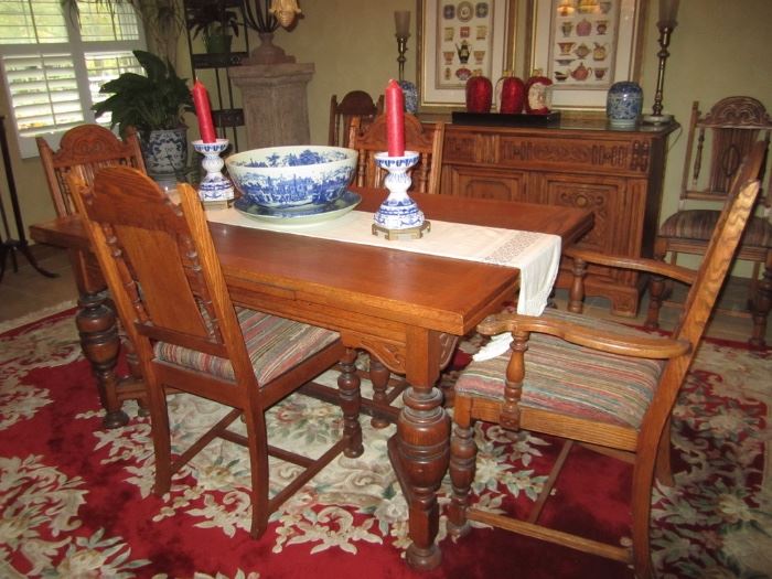 ANTIQUE OAK TABLE WITH END PULL OUTS AND 6 CHAIRS