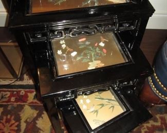 NESTING TABLES