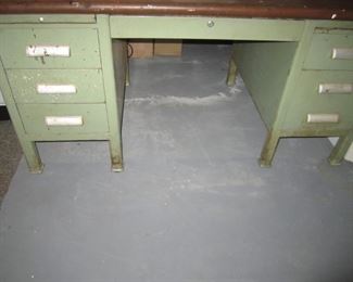 METAL DESK