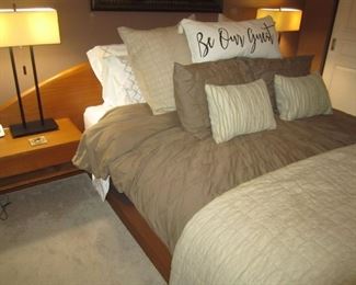 QUEEN SIZE BEDROOM SET