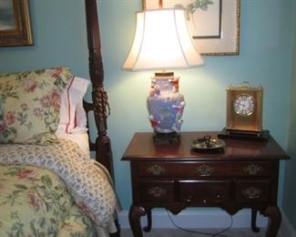 SIDE TABLE AND LAMP