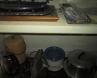 KITCHEN ITEMS AND SERVING PIECES