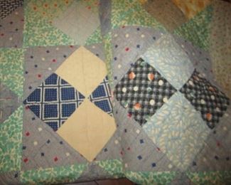 ANTIQUE  HANDMADE QUILT