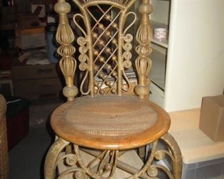 ANTIQUE CHAIR