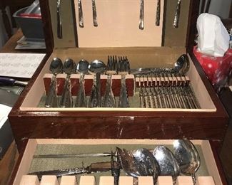 Plates flatware
250.00
12 place settings