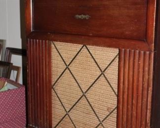 Vintage Radio Cabinet. This is missing the insides and just ready for new life
