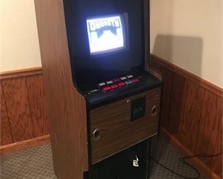 Lot 082
Dyna Co. Video Slot Machine 1992