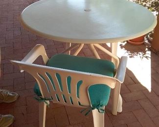 heavy-duty patio table w/2 chairs