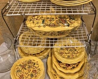 Yellow dishes from France