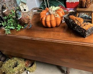 Maple drop leaf table