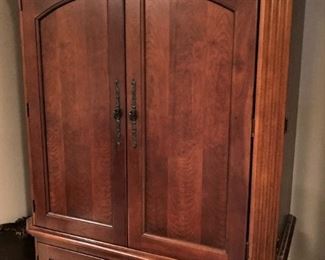 Entertainment armoire