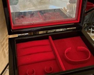 Jewelry box