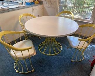 Great wire mid century table and chairs