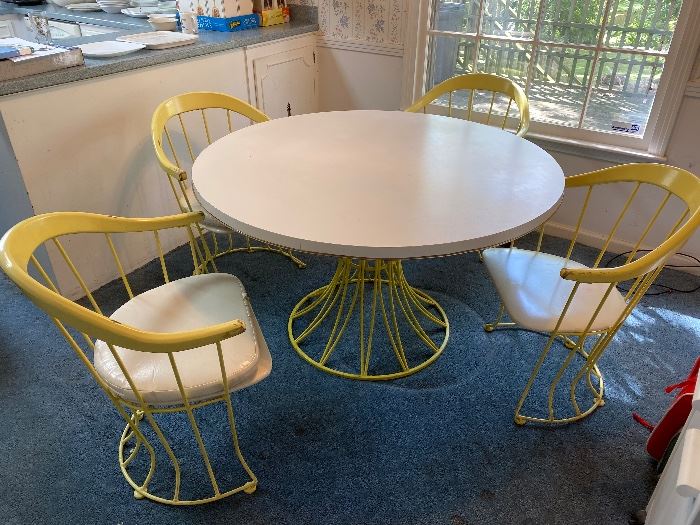 Great wire mid century table and chairs
