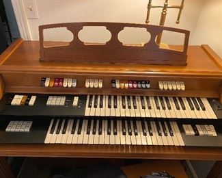 Conn electric organ