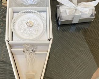 Lot 3221.  $24.00 Fifth Avenue Ltd Crystal "portico"     6 pc wine accessory set.  This lovely set is 24% lead crystal.  2 cute white snowball candles round off this fetive lot.		