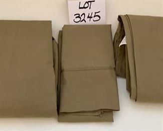 Lot 3245.  $65.00 Pacific Coast Queen Quilt and a set of Westpoint Stevens full sheets (includes 1 ea flat and fitted sheet and pillow case).