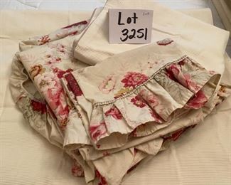 Lot 3251A. $24.00 4 Pillow Shams: 2 std shams ribbed Matelasse, 1 std sham Matelasse and 1 euro sham Matelasse.  All are neutral cream, ivory white shades.		