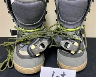 Lot 3334 $25.00 One pair of Men's Burton Freestyle SI	 Snowboard Boots, Size 10 